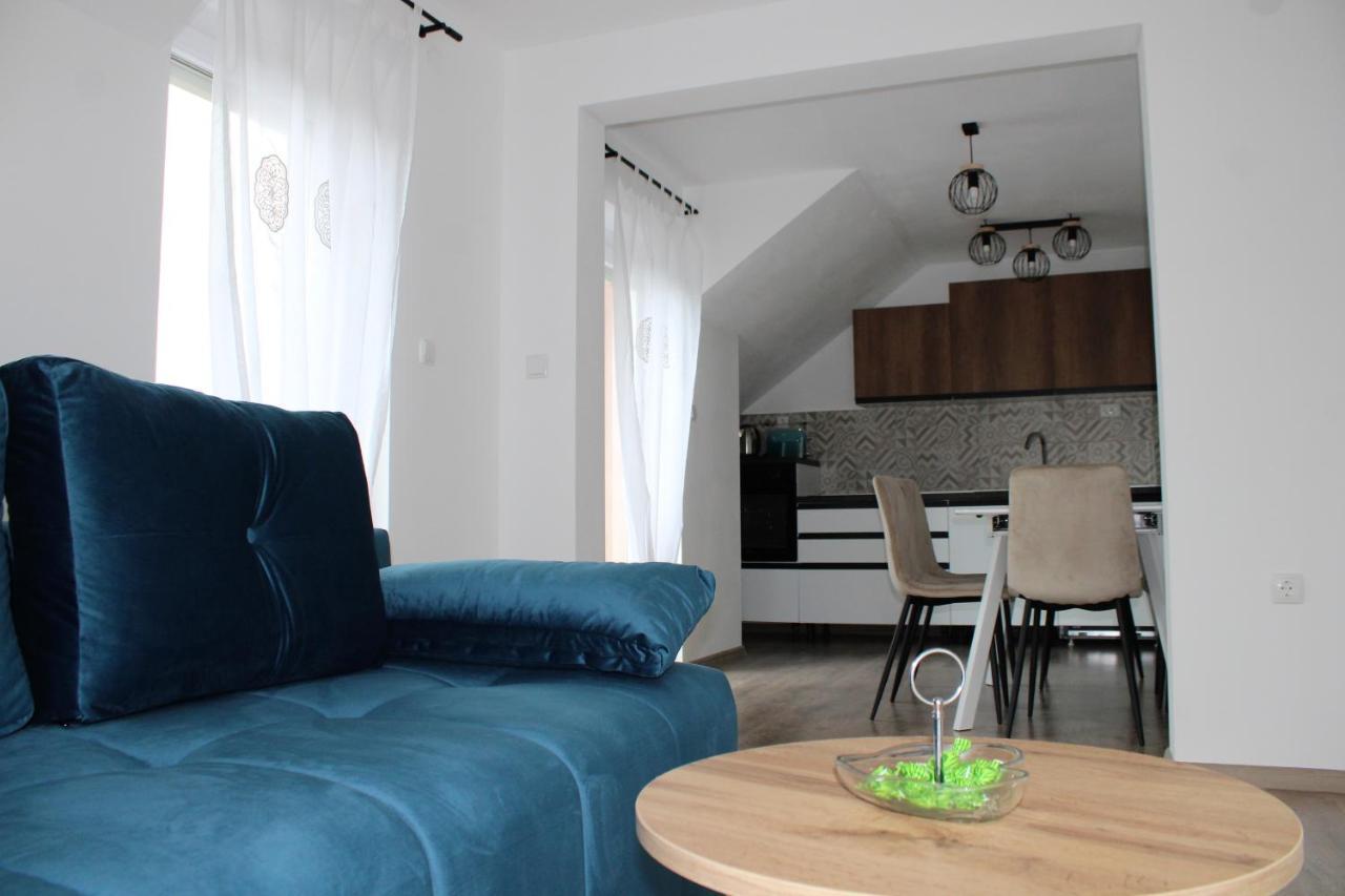 Apartman Swans Otocsán Kültér fotó