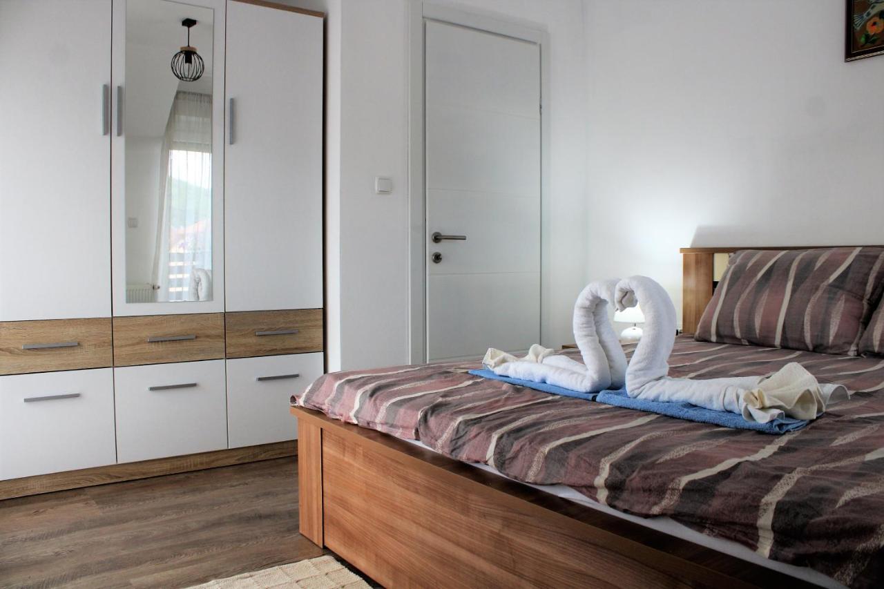 Apartman Swans Otocsán Kültér fotó