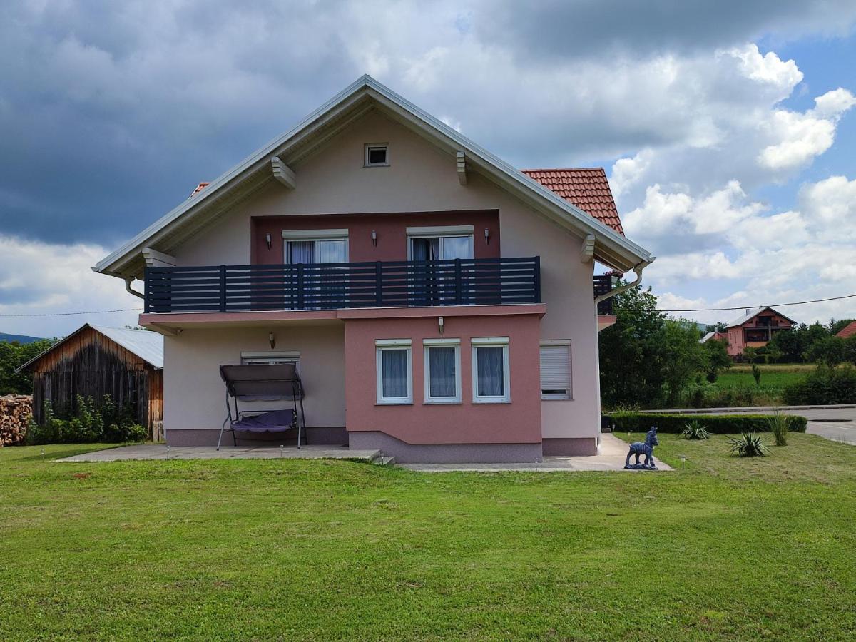 Apartman Swans Otocsán Kültér fotó
