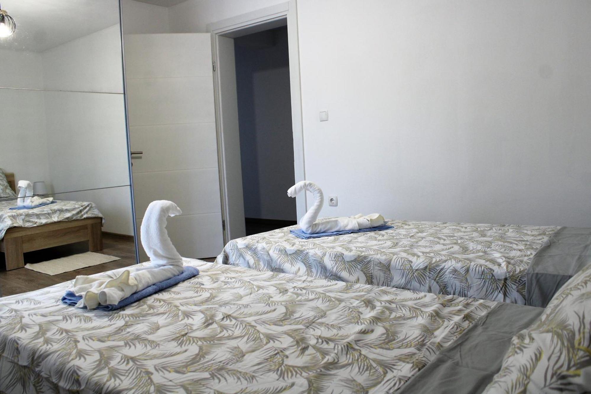 Apartman Swans Otocsán Kültér fotó
