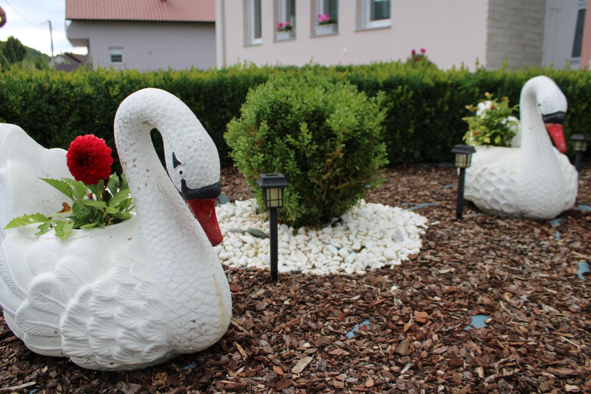 Apartman Swans Otocsán Kültér fotó