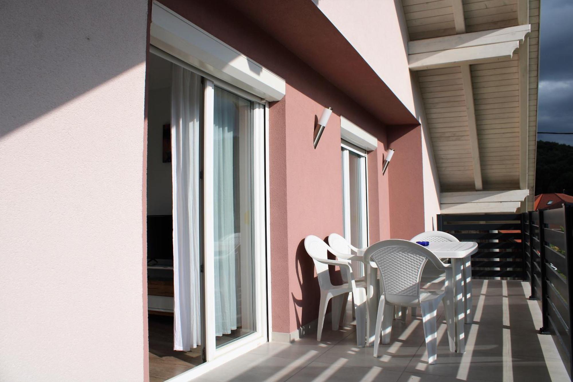 Apartman Swans Otocsán Kültér fotó