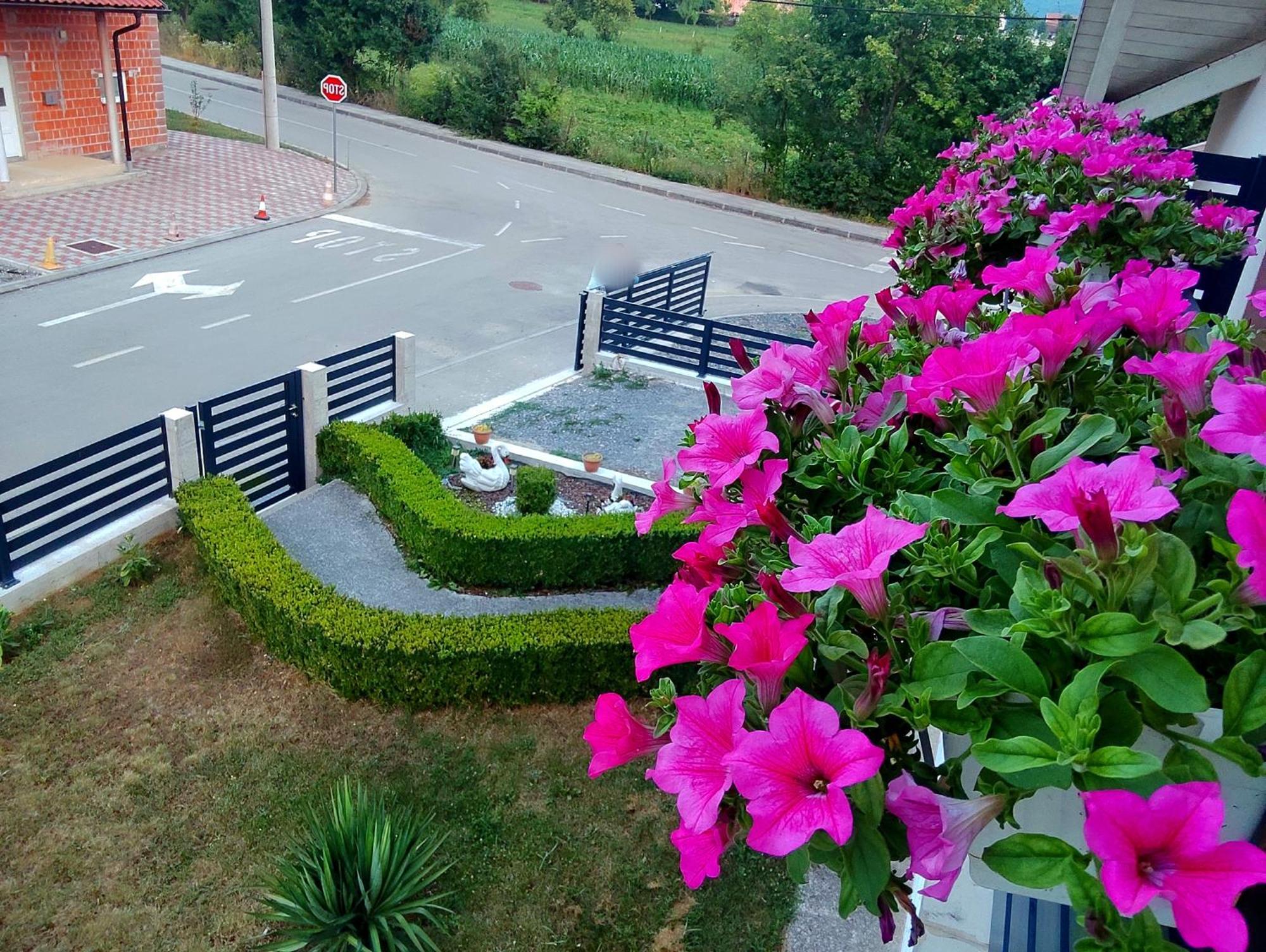 Apartman Swans Otocsán Kültér fotó